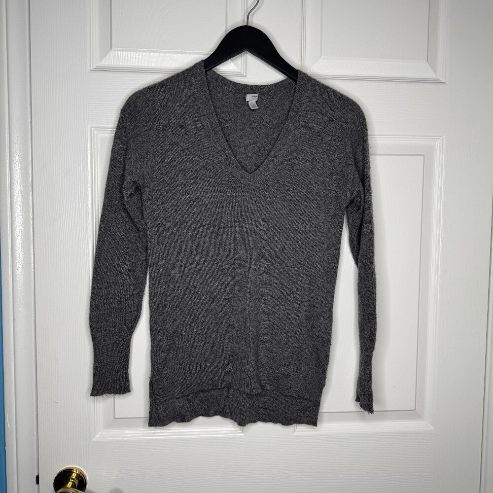 Halogen Grey V-Neck Cashmere Sweater